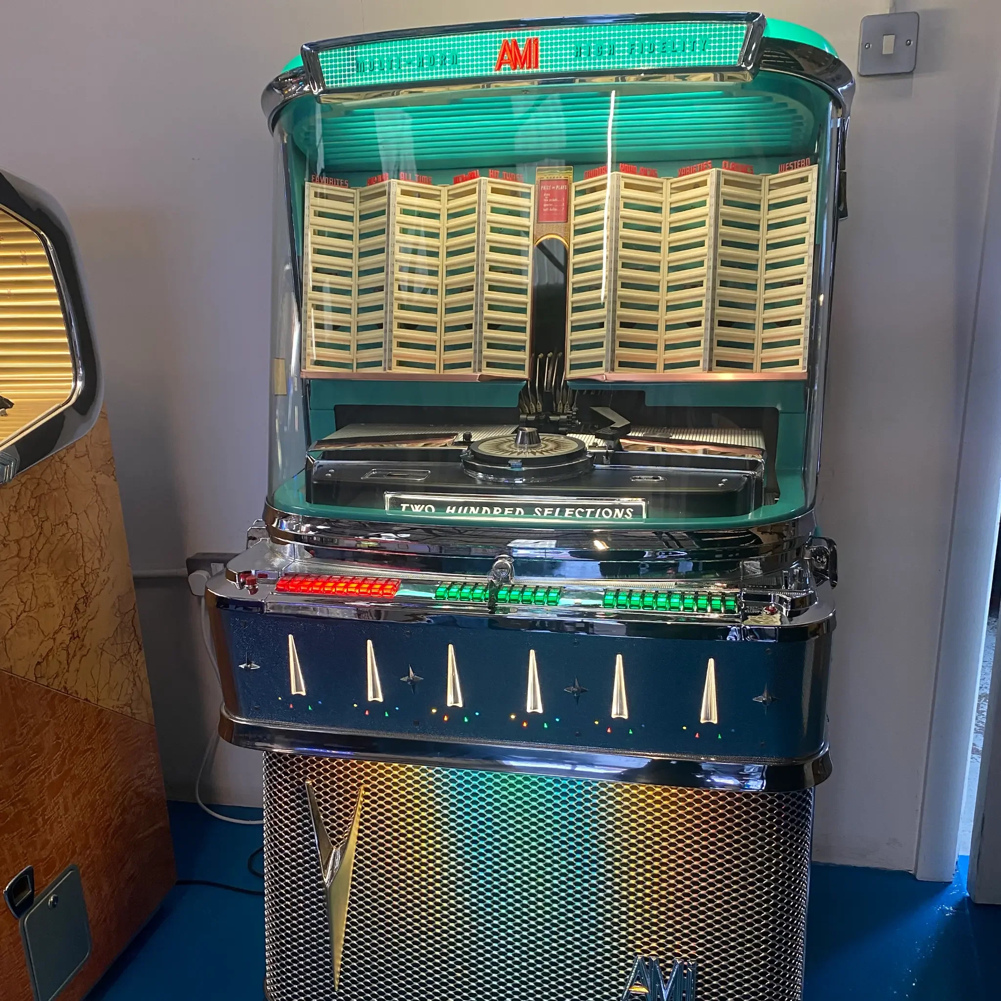 1958 AMI I 200 Vinyl Jukebox with Spearmint Trim - Image 5