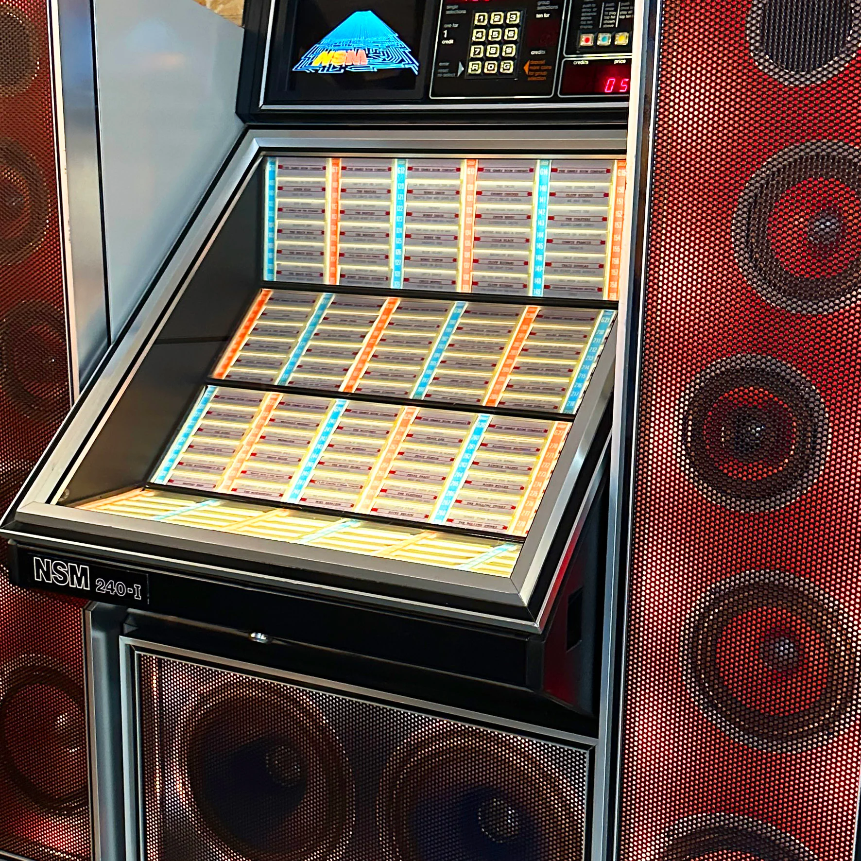 1980's NSM 240i Vinyl Jukebox - Image 2