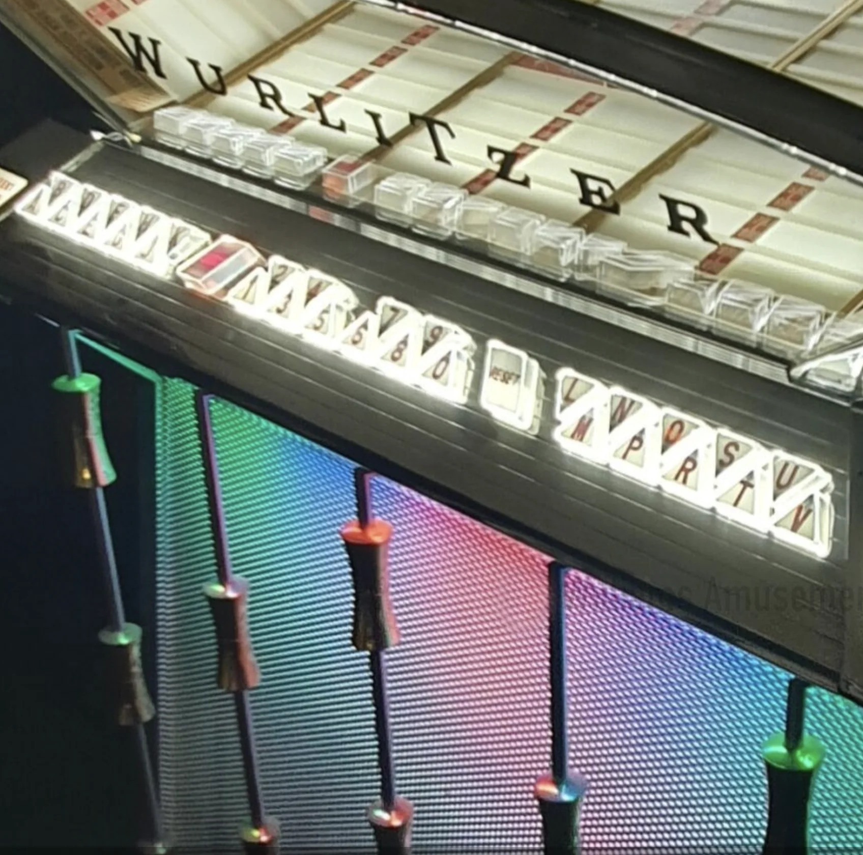 1961 Wurlitzer 2500 Vinyl Jukebox - Image 9