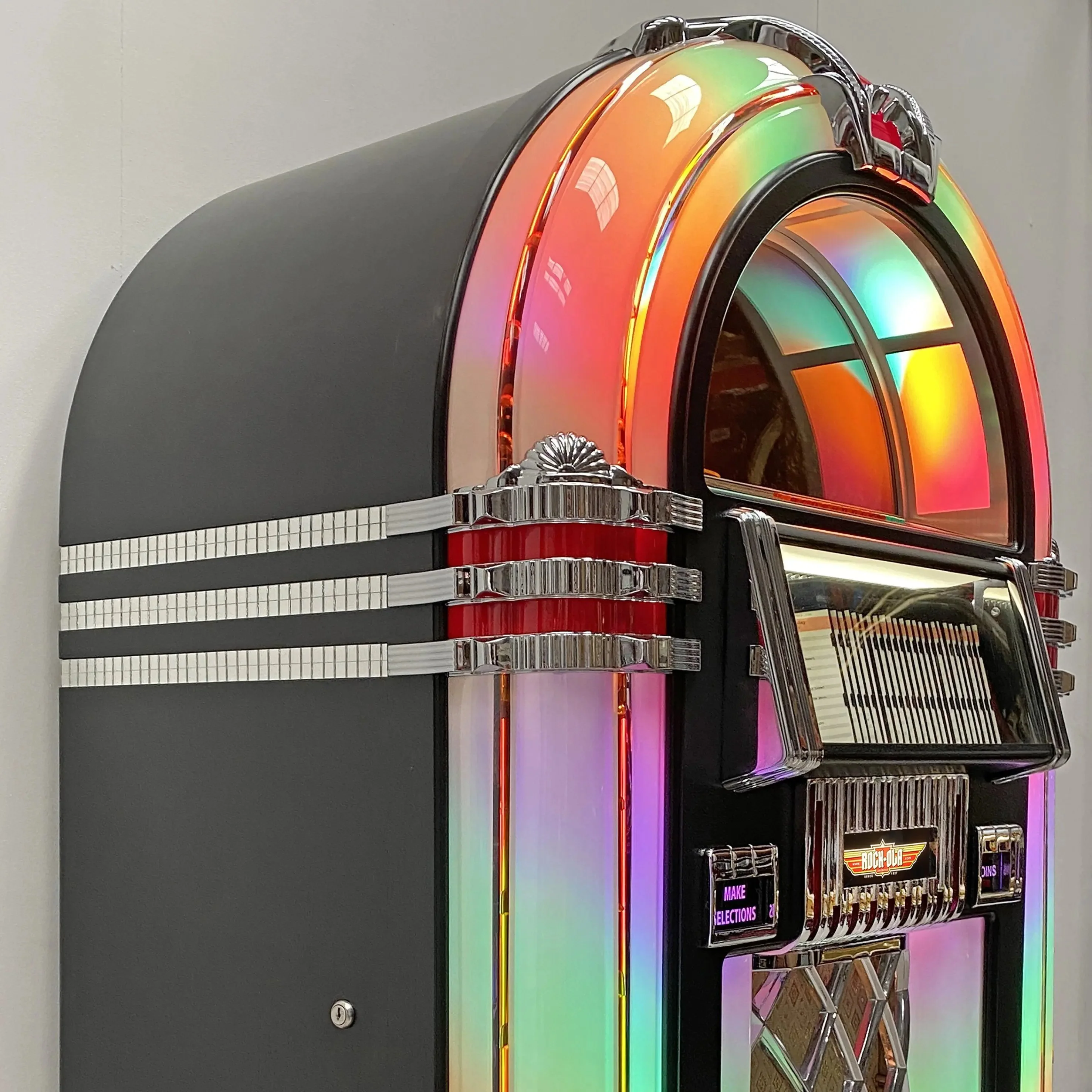Rock-Ola Bubbler CD Jukebox in Black with Bluetooth - Image 2