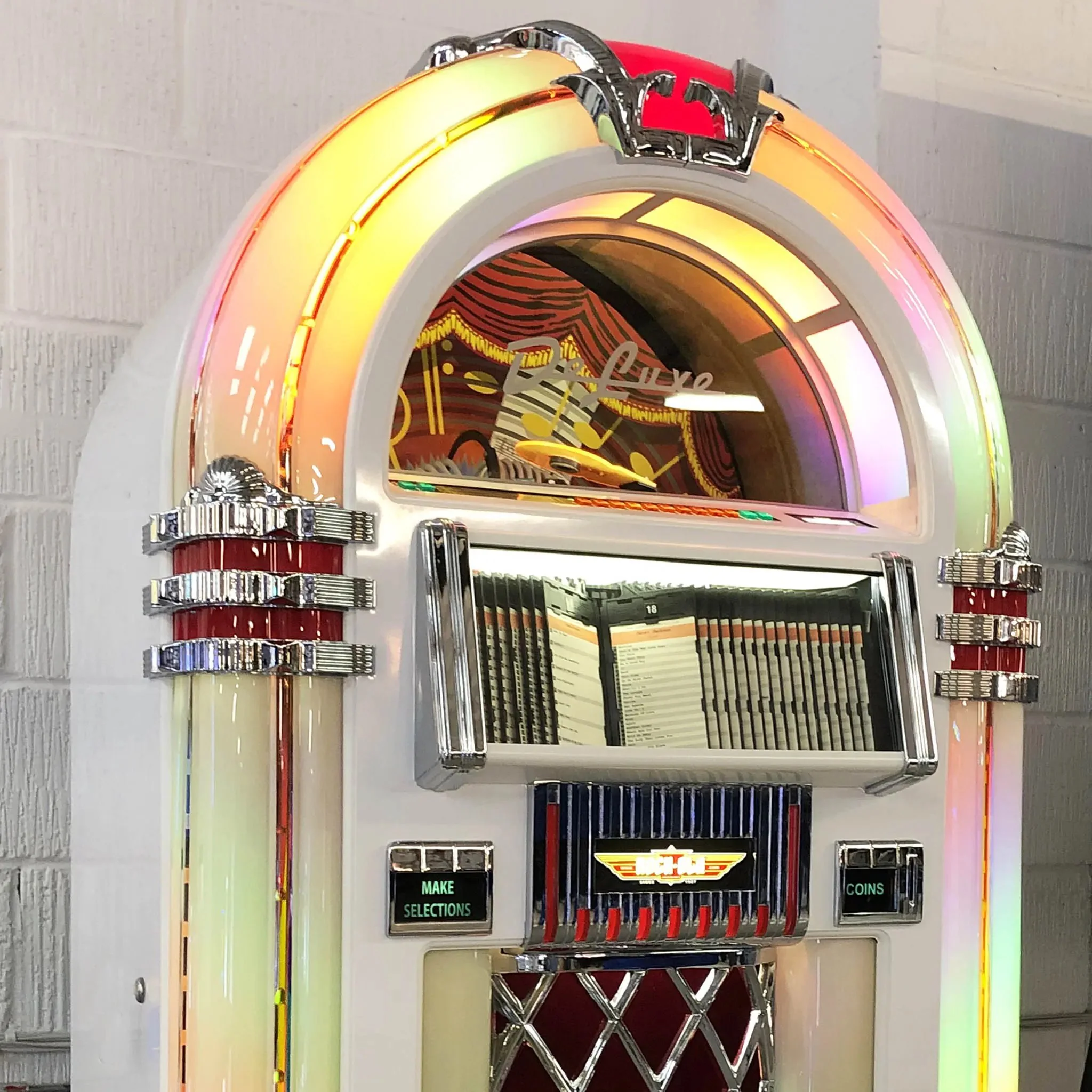 Rock-Ola Bubbler CD Jukebox in Gloss White with Bluetooth - Image 2