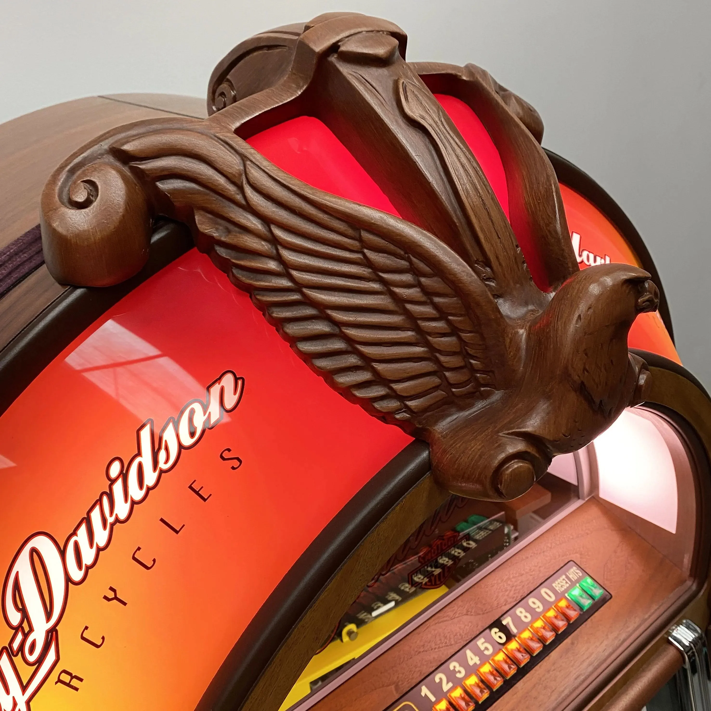 Rock-Ola Harley Davidson American Beauties CD Jukebox with Bluetooth - Image 10