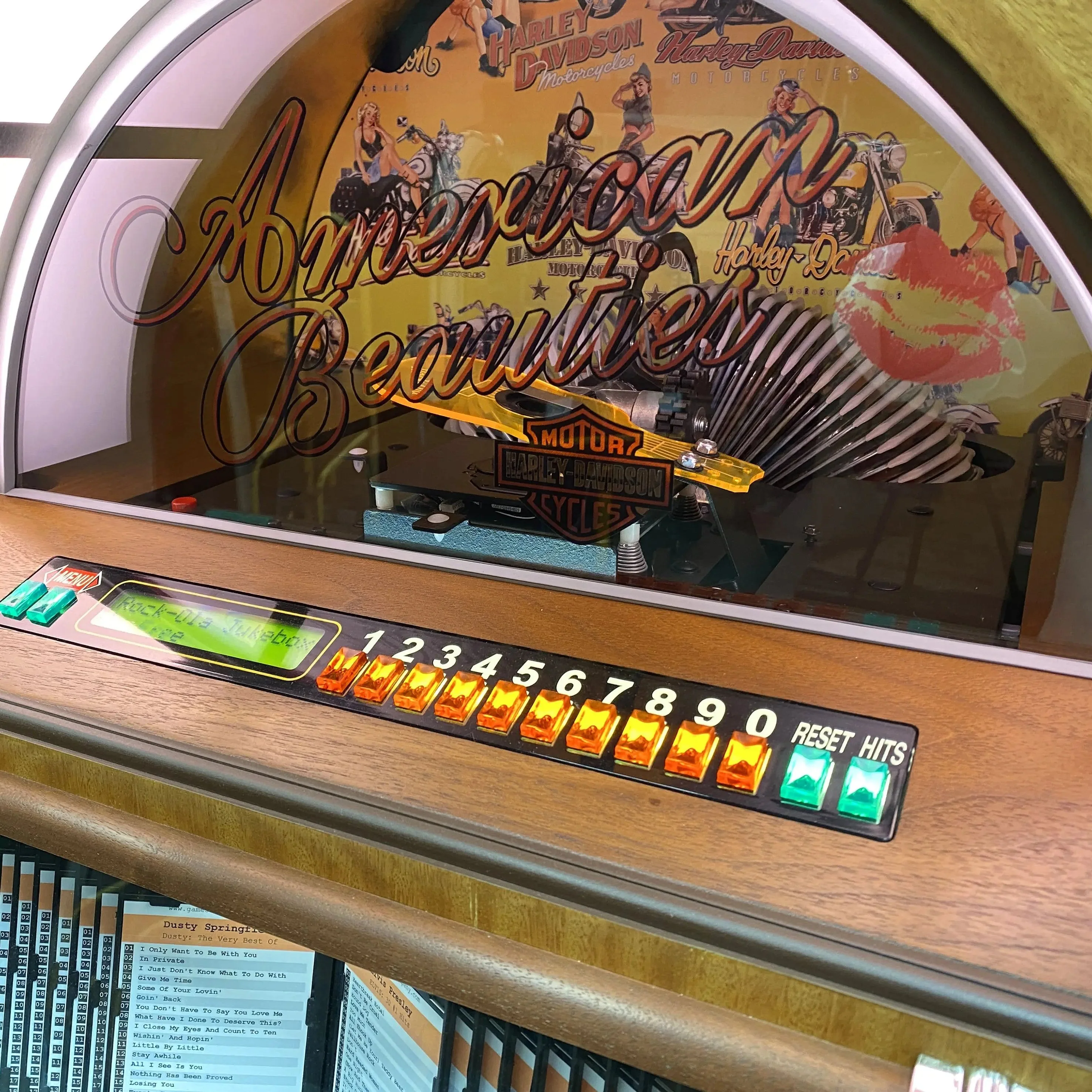 Rock-Ola Harley Davidson American Beauties CD Jukebox with Bluetooth - Image 16