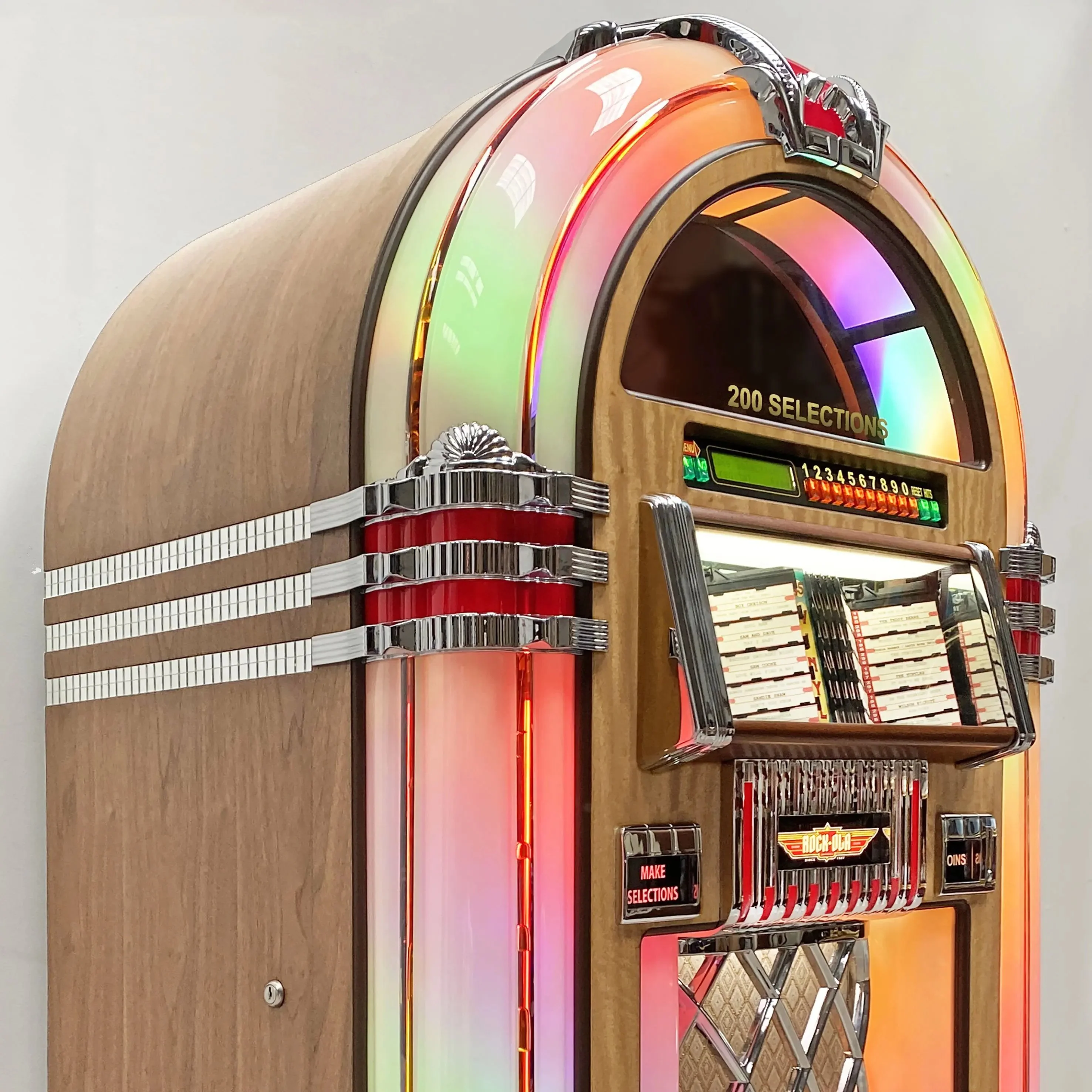 Rock-Ola Bubbler Vinyl 45 Jukebox in Light Oak with Bluetooth - Image 2