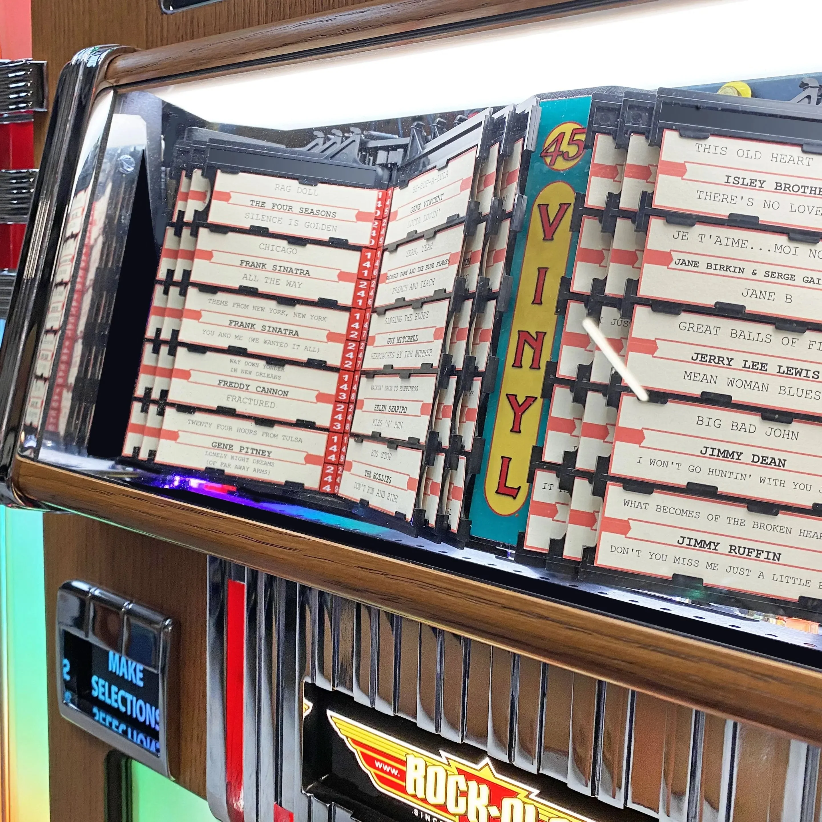 Rock-Ola Bubbler Vinyl 45 Jukebox in Light Oak with Bluetooth - Image 5