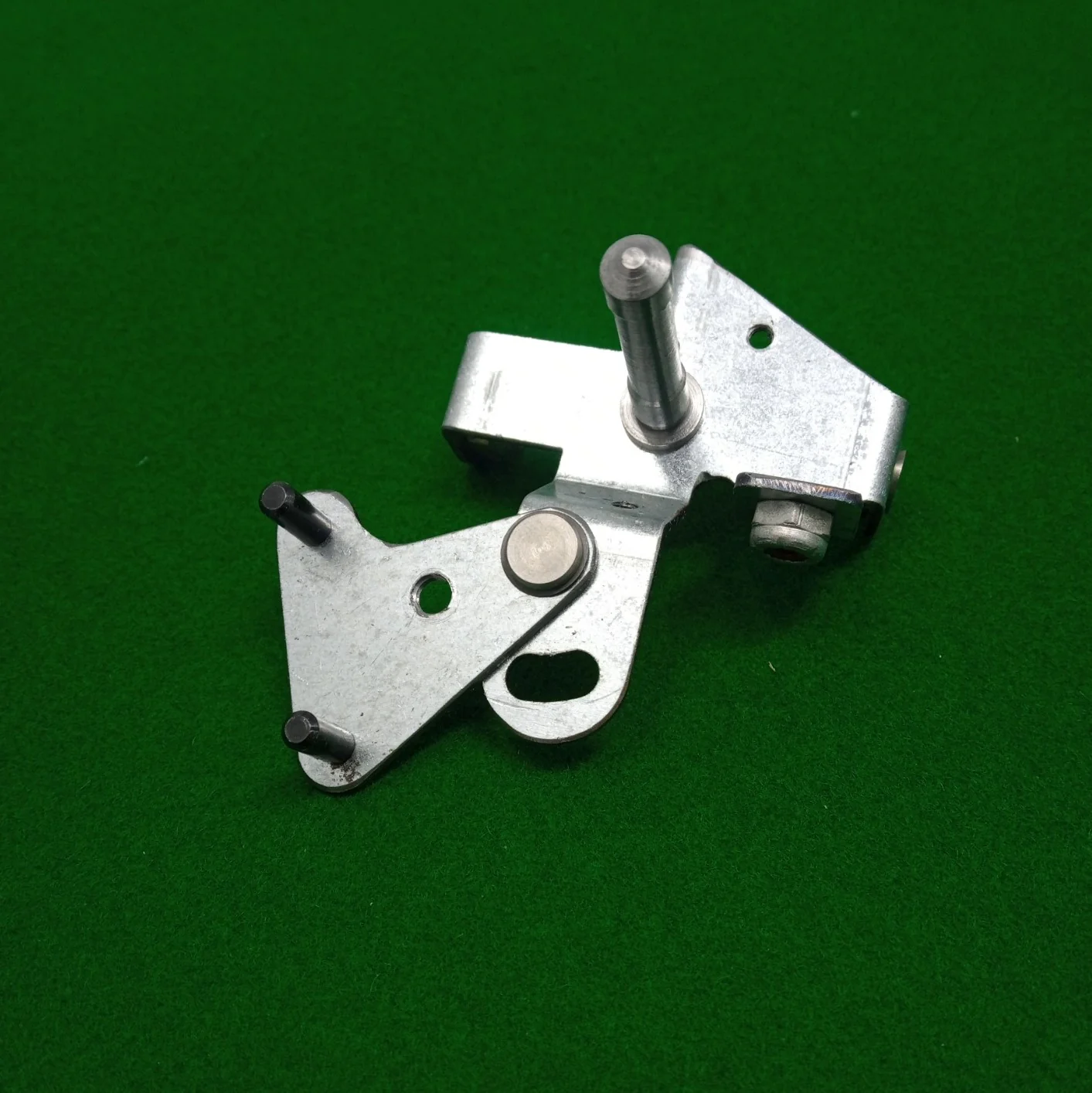 Tone Arm Pivot Bracket Assy - Image 4